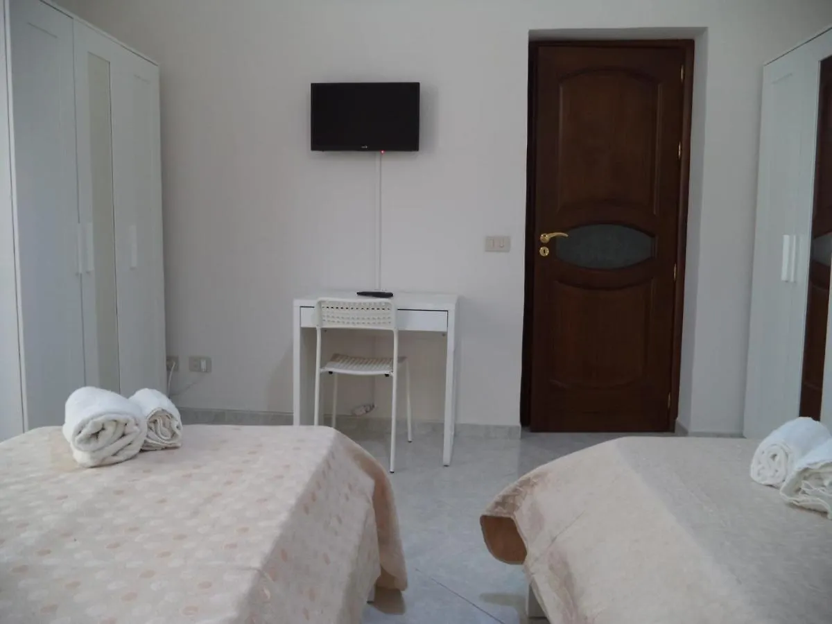 Locami Holiday &Houserooms Street Mendola 78 location